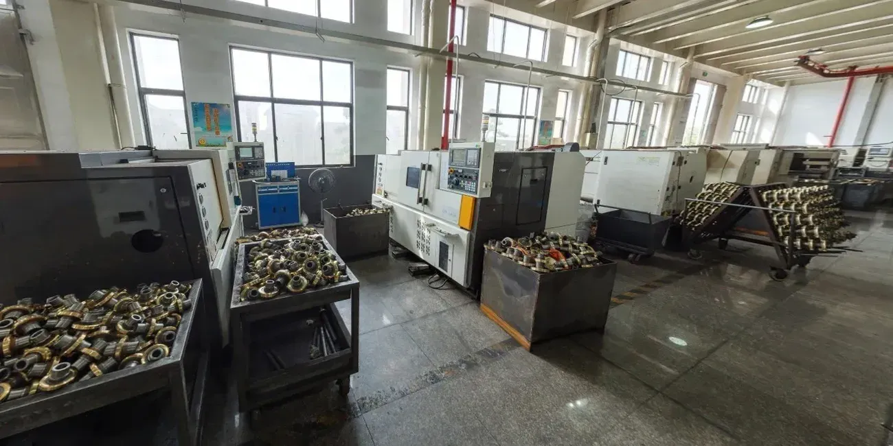 WPDKA Worm Reducer — IEC Flange Input and Hollow Bore Output WPDKA IEC flange input and hollow bore output — both ends coupling-free