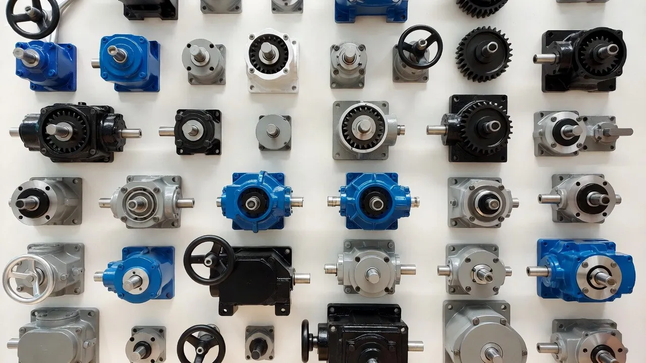 Ever-Power worm gearbox on feed line drive in Australian pig house